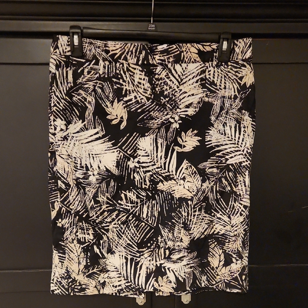 Van Heusen Studio Black/Beige Leaf Print Skirt SZ 12